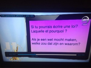 Les scies n'aiment les raies (air connu). Vu lors de l'élection de Miss Belgique.